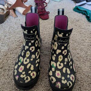 Wellibob boots. Very good conditoin. very little wear
